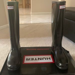 Hunter Rain Boots (women 10/men 9)